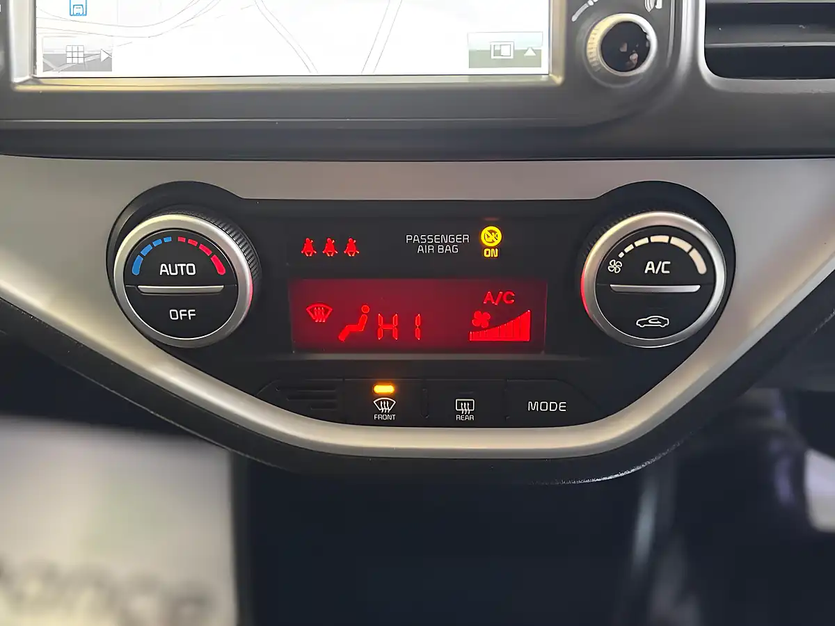Used 2016 Kia Picanto 3 Snav White - Interior and Exterior details 16