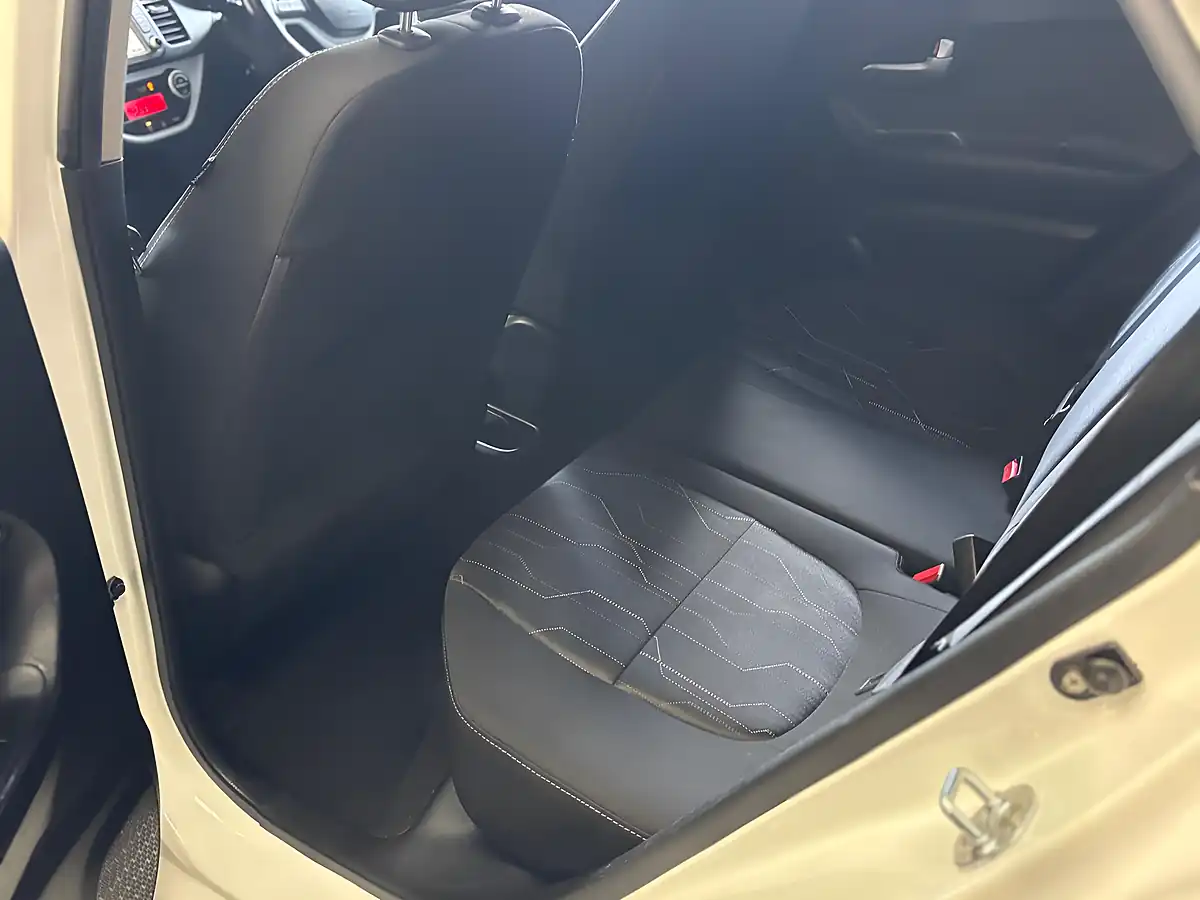 Used 2016 Kia Picanto 3 Snav White - Interior and Exterior details 18