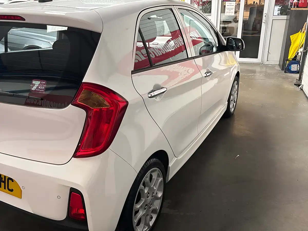 Used 2016 Kia Picanto 3 Snav White - Interior and Exterior details 6