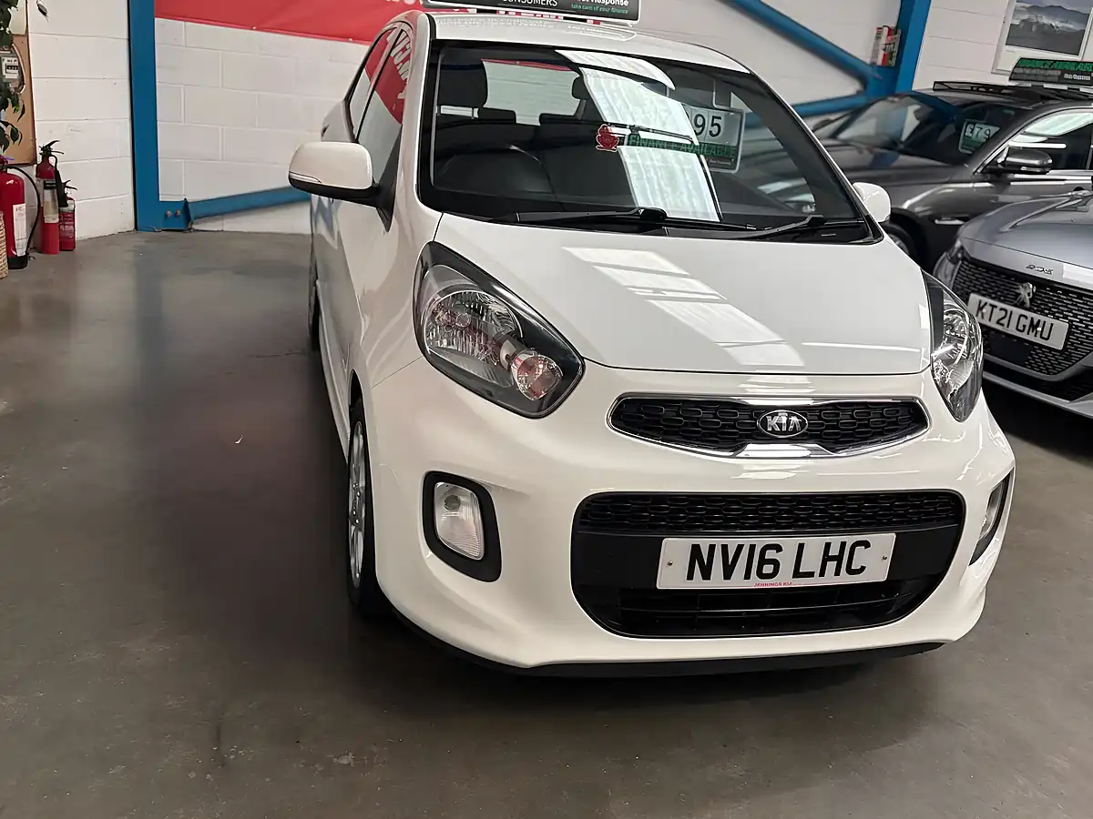 Used 2016 Kia Picanto 3 Snav White - Interior and Exterior details 8