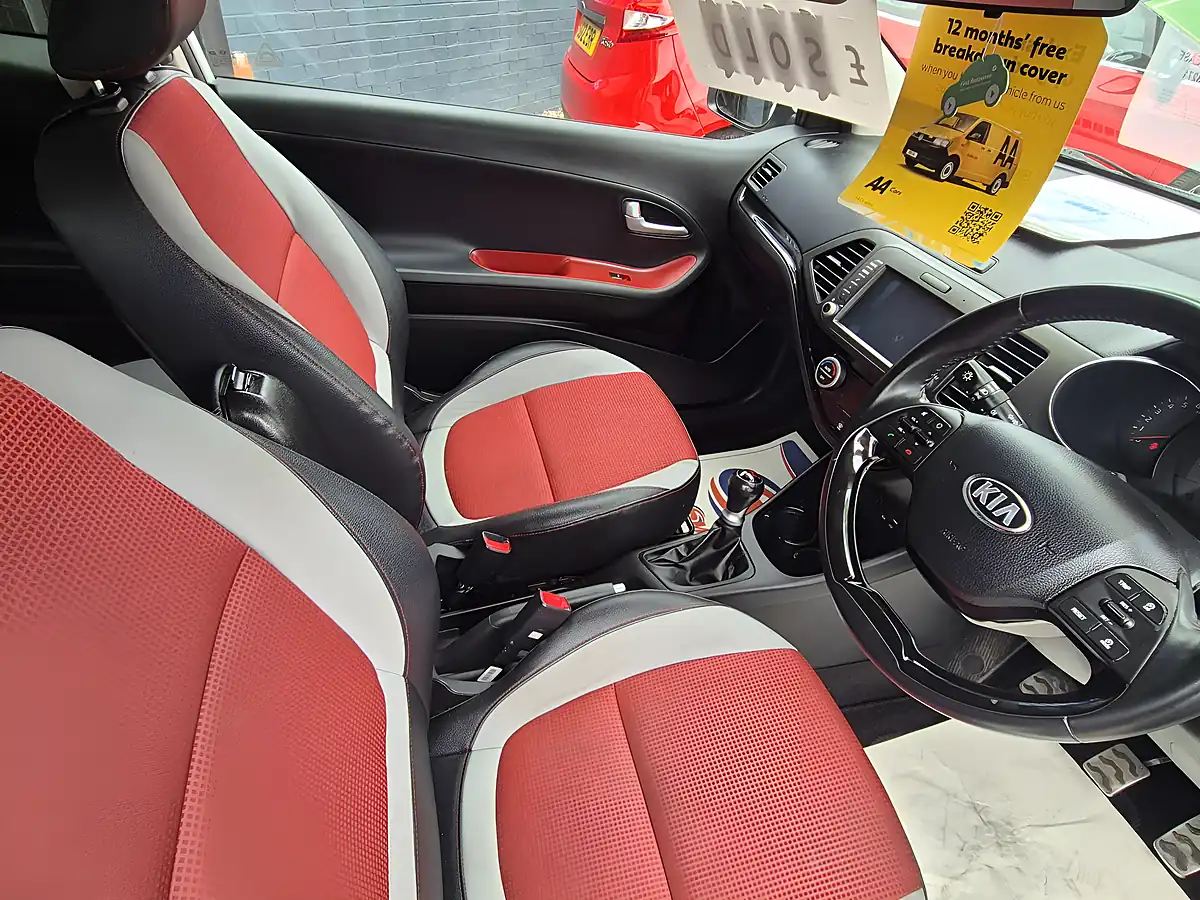 Used 2016 Kia Picanto Chilli White - Interior and Exterior details 10