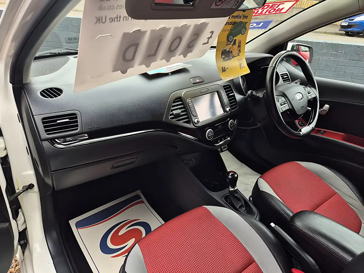 Used 2016 Kia Picanto Chilli White - Interior and Exterior details 12