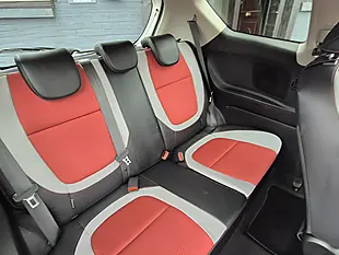 Used 2016 Kia Picanto Chilli White - Interior and Exterior details 14