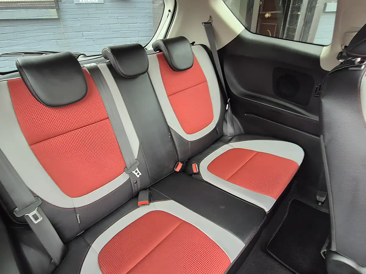 Used 2016 Kia Picanto Chilli White - Interior and Exterior details 14