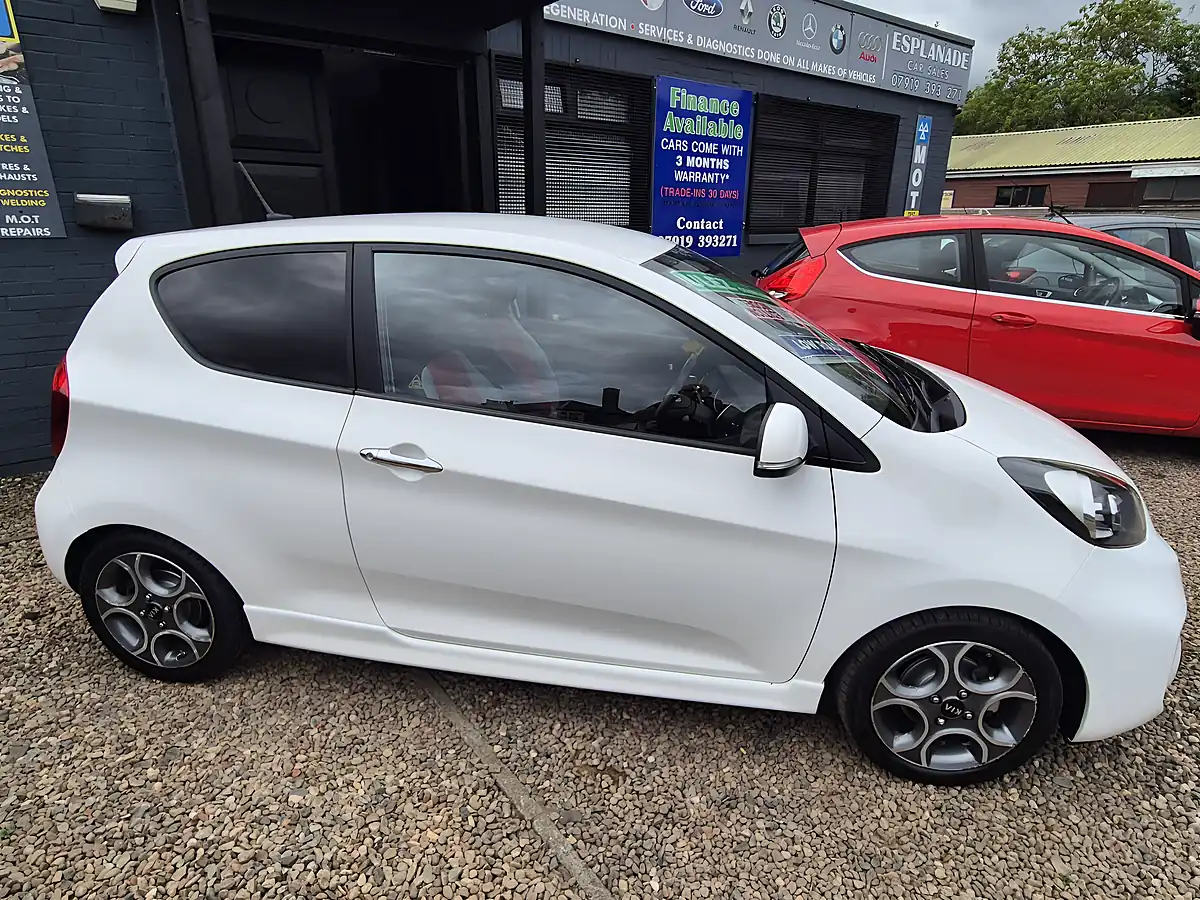 Used 2016 Kia Picanto Chilli White - Interior and Exterior details 3
