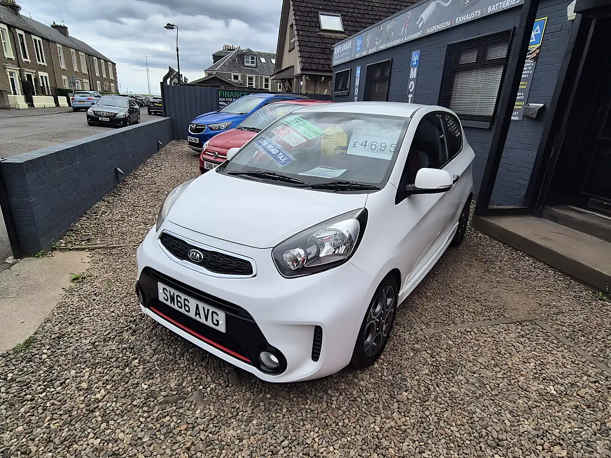 Used 2016 Kia Picanto Chilli White - Interior and Exterior details 5