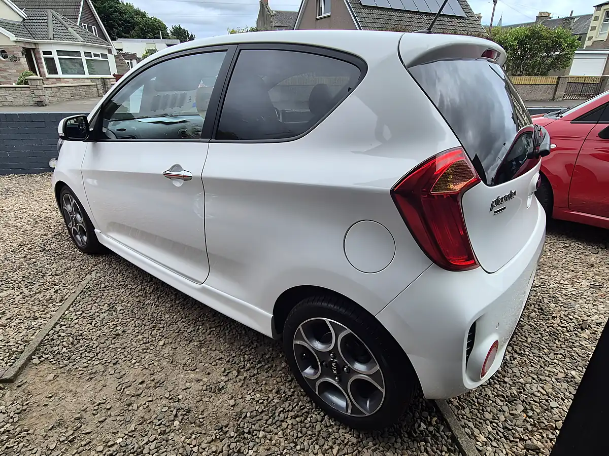Used 2016 Kia Picanto Chilli White - Interior and Exterior details 7