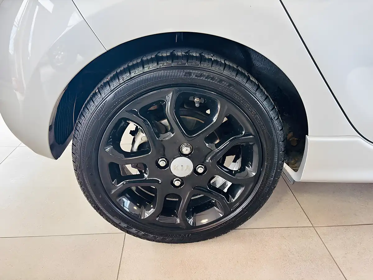 Used 2016 Kia Picanto Ecodynamics 4 Euro 5 (s/S) 5dr Silver - Interior and Exterior details 9