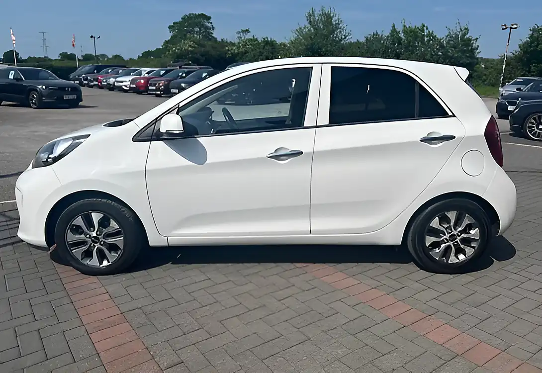Used 2016 Kia Picanto Picanto 2 White - Interior and Exterior details 11
