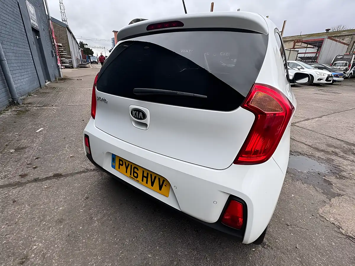 Used 2016 Kia Picanto SR7 White - Interior and Exterior details 10