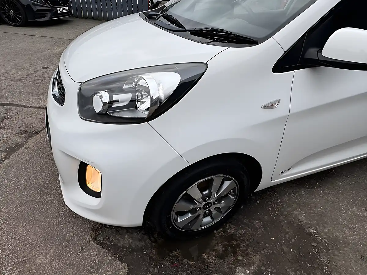 Used 2016 Kia Picanto SR7 White - Interior and Exterior details 15