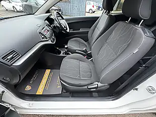 Used 2016 Kia Picanto SR7 White - Interior and Exterior details 18