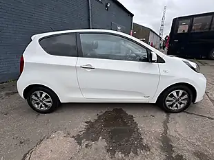 Used 2016 Kia Picanto SR7 White - Interior and Exterior details 7