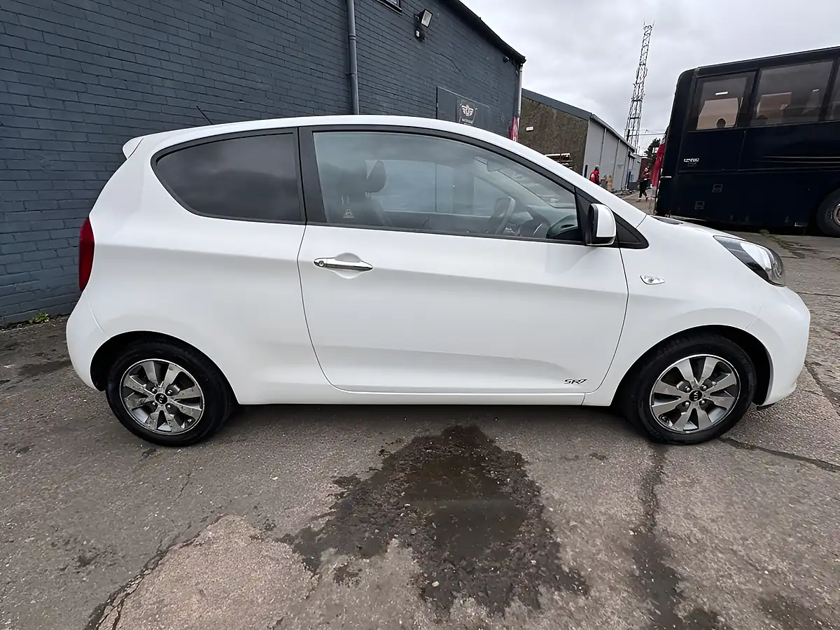 Used 2016 Kia Picanto SR7 White - Interior and Exterior details 7