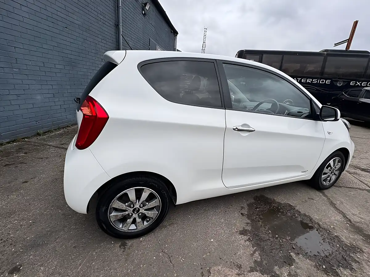 Used 2016 Kia Picanto SR7 White - Interior and Exterior details 8