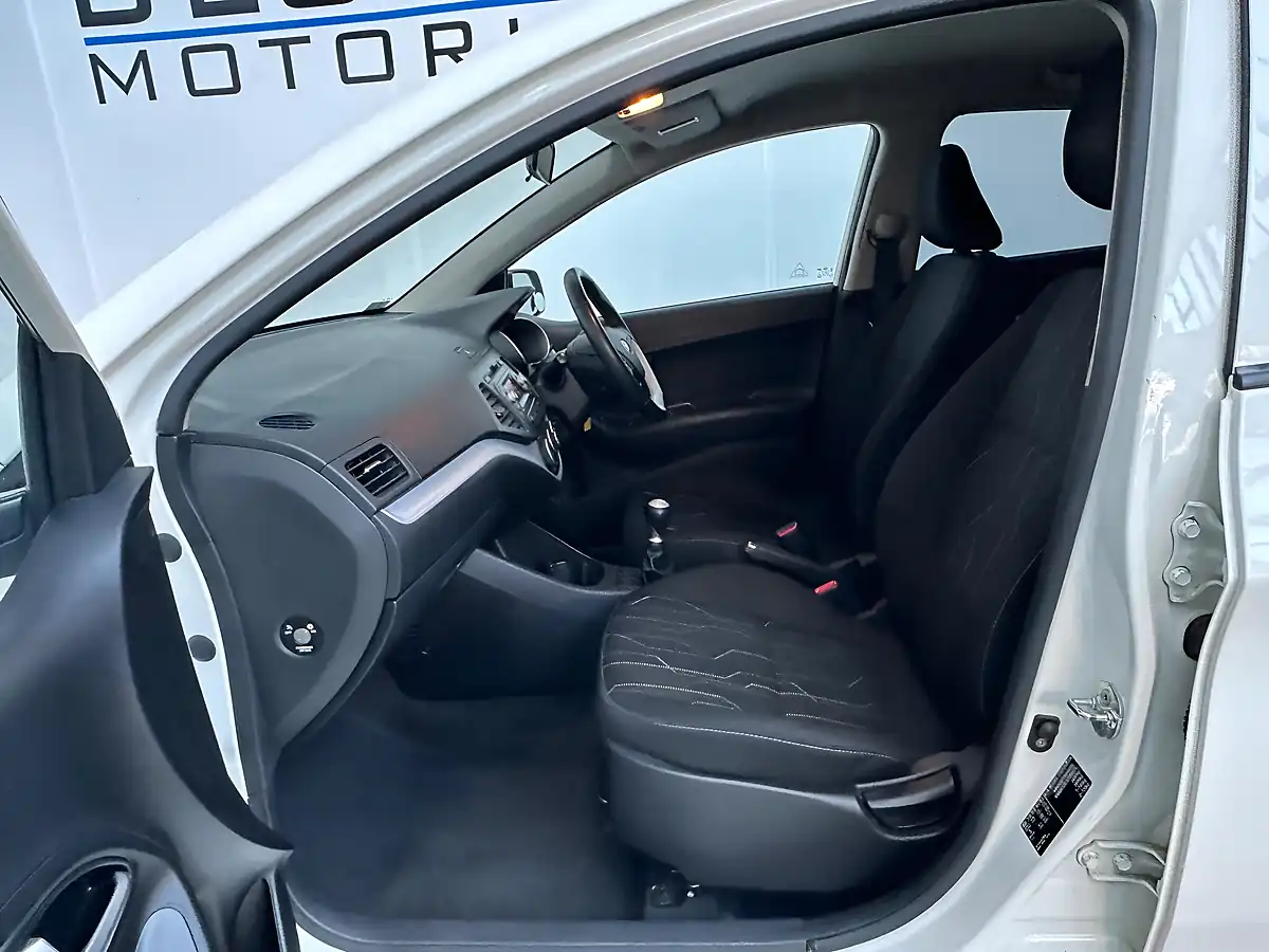 Used 2016 Kia Picanto SR7 White - Interior and Exterior details 10