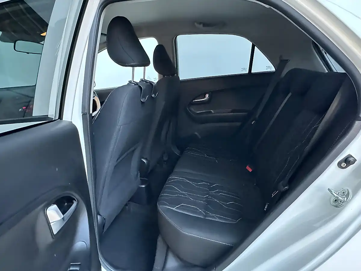 Used 2016 Kia Picanto SR7 White - Interior and Exterior details 11