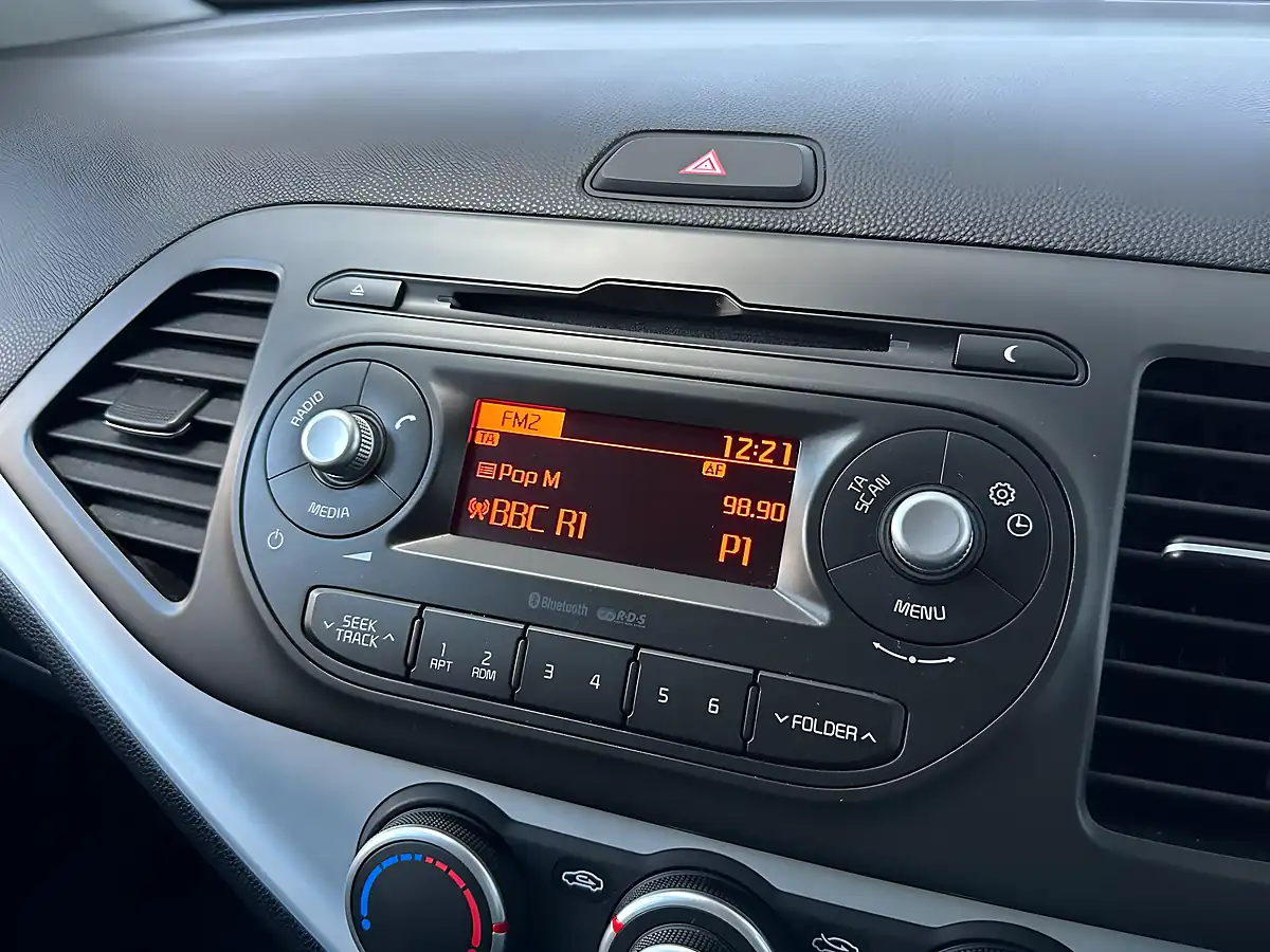 Used 2016 Kia Picanto SR7 White - Interior and Exterior details 13