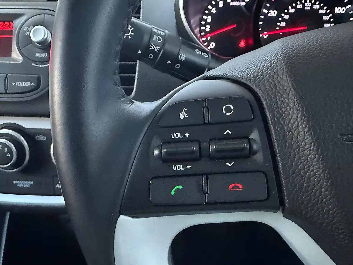 Used 2016 Kia Picanto SR7 White - Interior and Exterior details 15