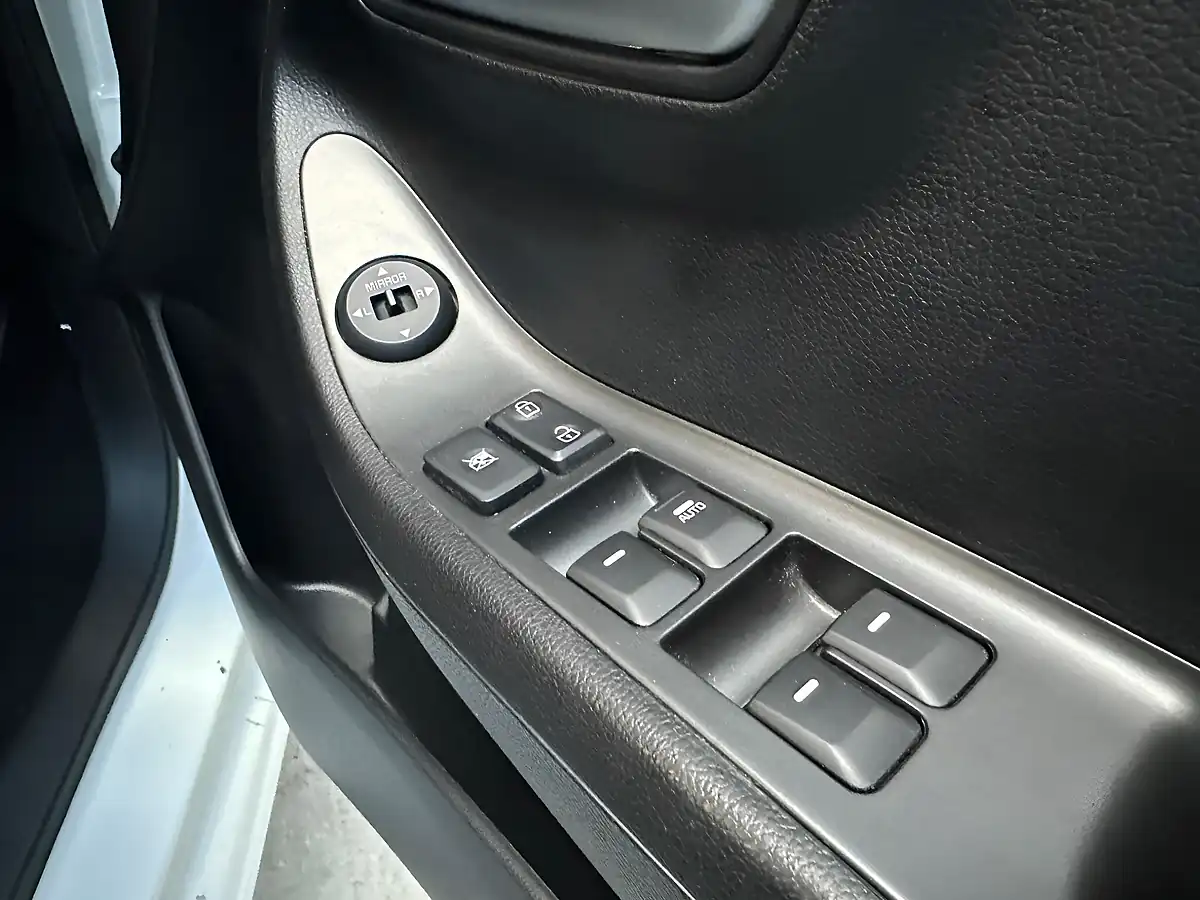 Used 2016 Kia Picanto SR7 White - Interior and Exterior details 18