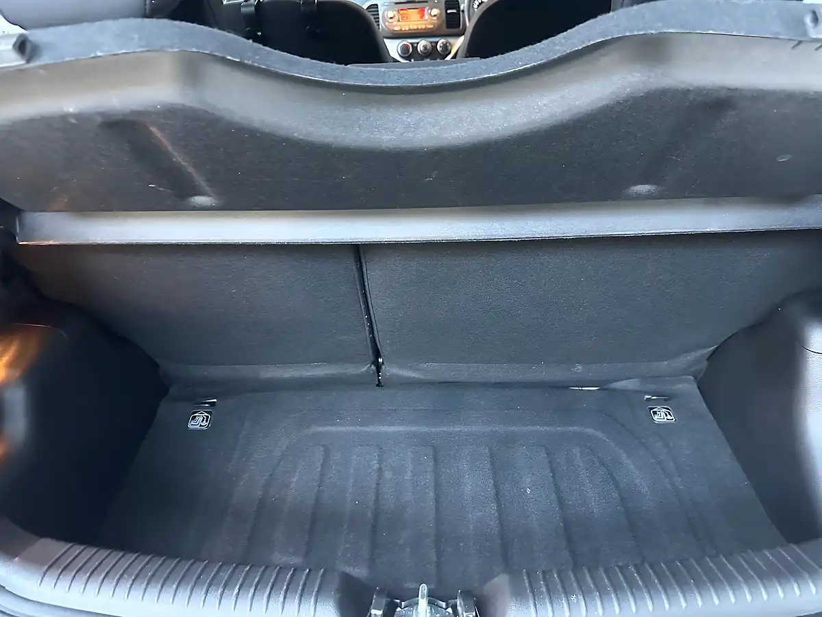 Used 2016 Kia Picanto SR7 White - Interior and Exterior details 19