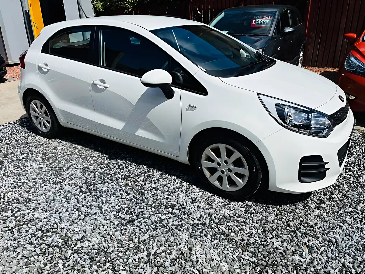 Used 2016 Kia Rio 1 Air White - Front View