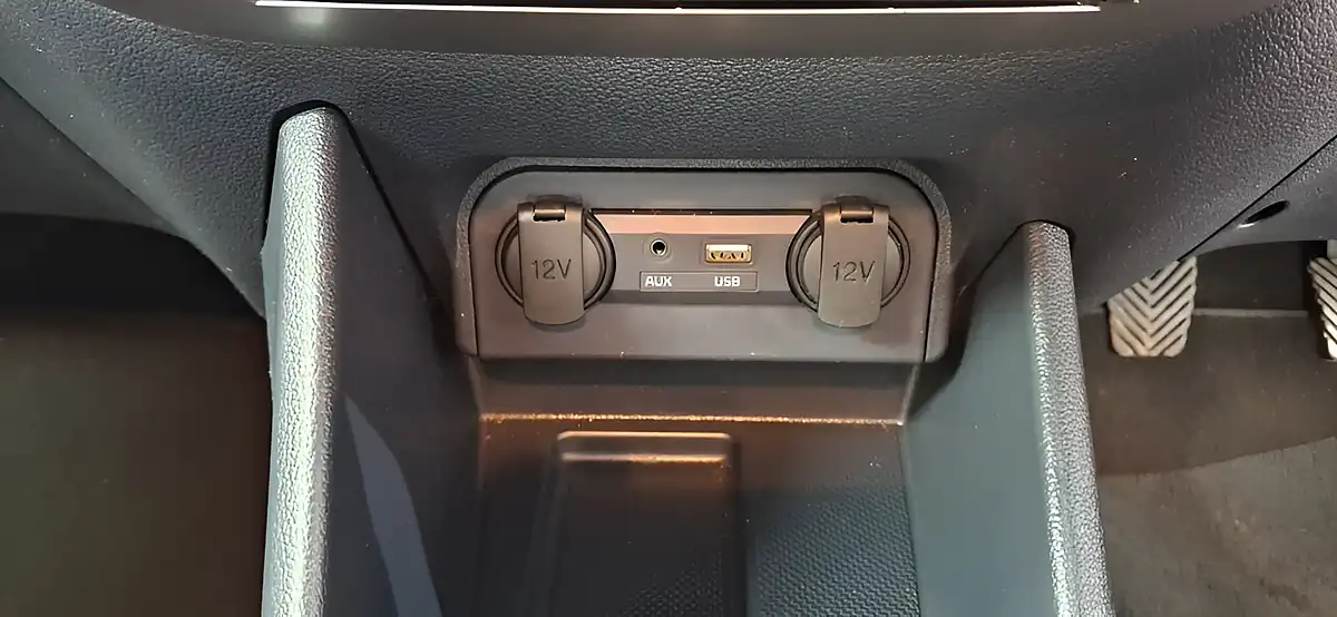 Used 2016 Kia Rio 1 Red - Interior and Exterior details 14