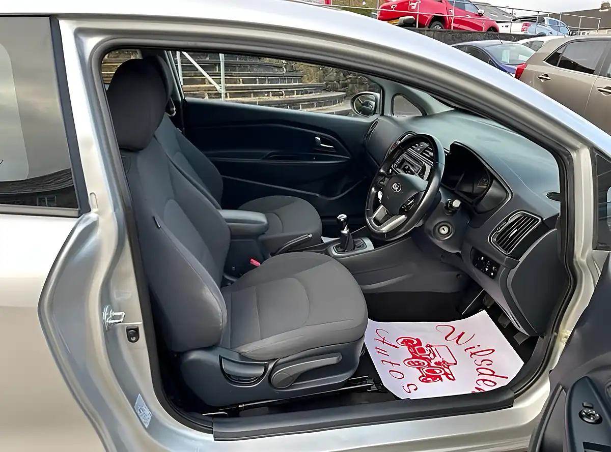 Used 2016 Kia Rio 2 Silver - Interior and Exterior details 10