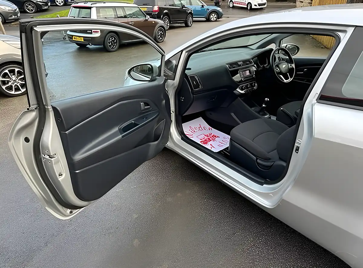 Used 2016 Kia Rio 2 Silver - Interior and Exterior details 14