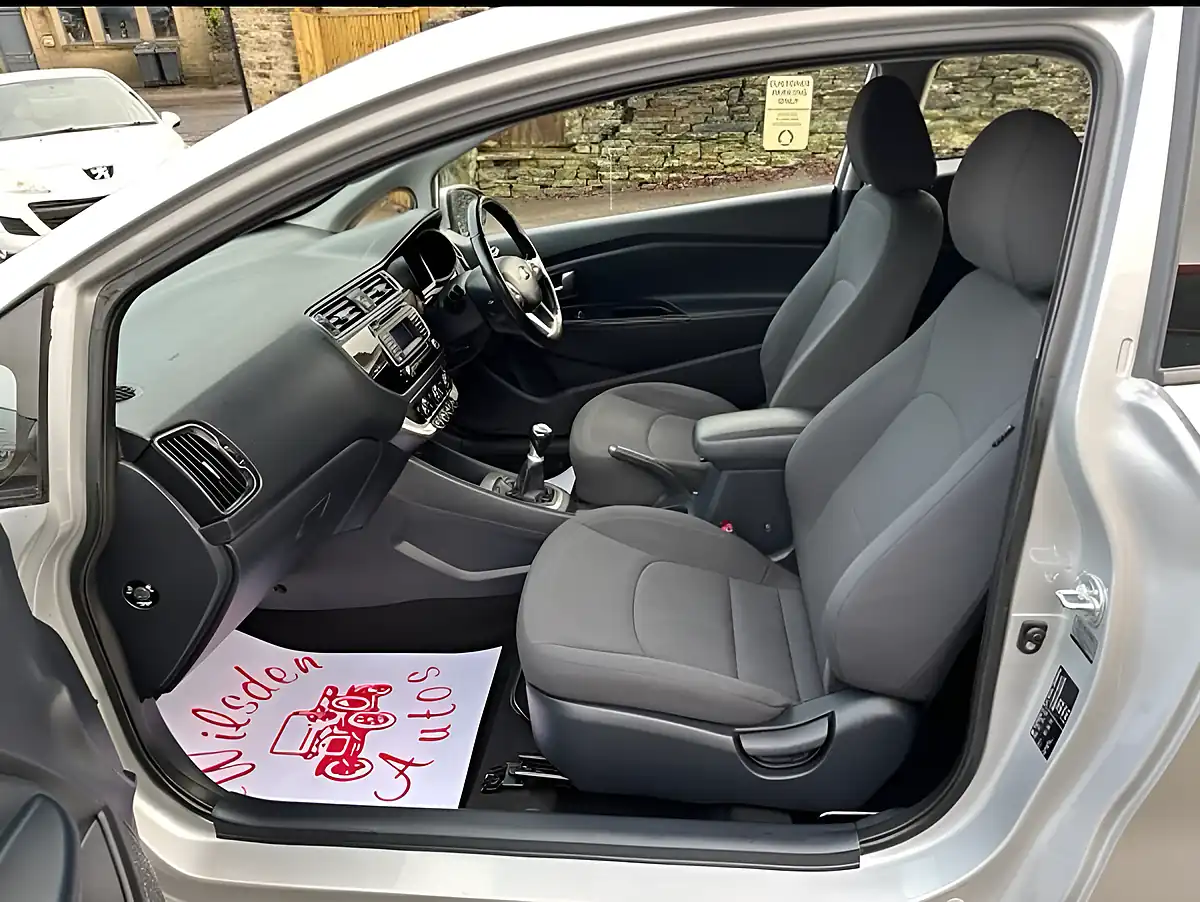 Used 2016 Kia Rio 2 Silver - Interior and Exterior details 15