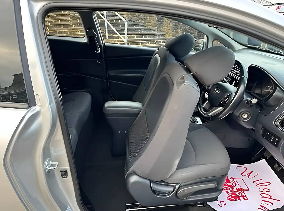 Used 2016 Kia Rio 2 Silver - Interior and Exterior details 18
