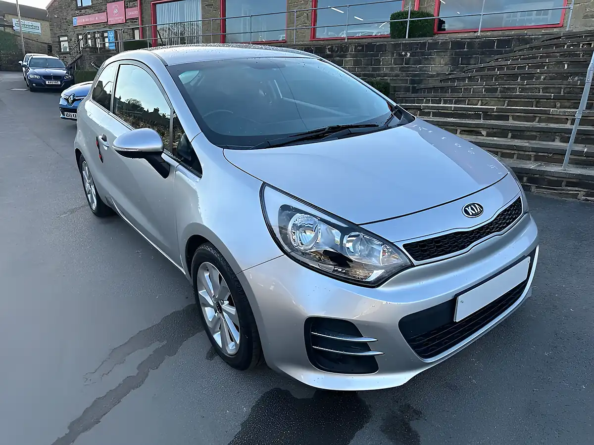 Used 2016 Kia Rio 2 Silver - Interior and Exterior details 2