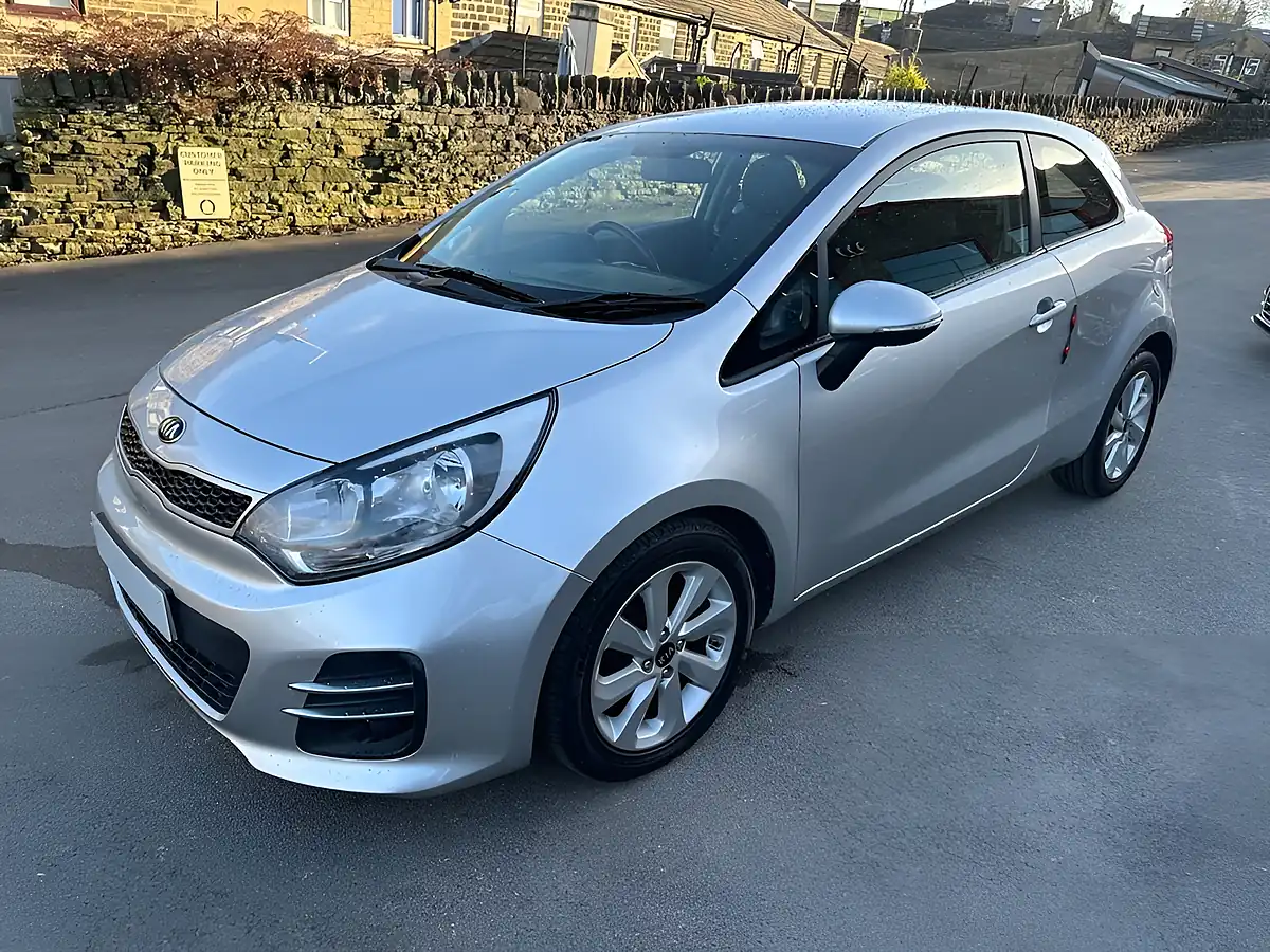 Used 2016 Kia Rio 2 Silver - Interior and Exterior details 4