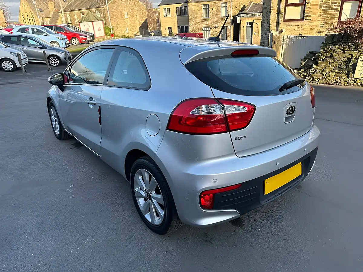 Used 2016 Kia Rio 2 Silver - Interior and Exterior details 6