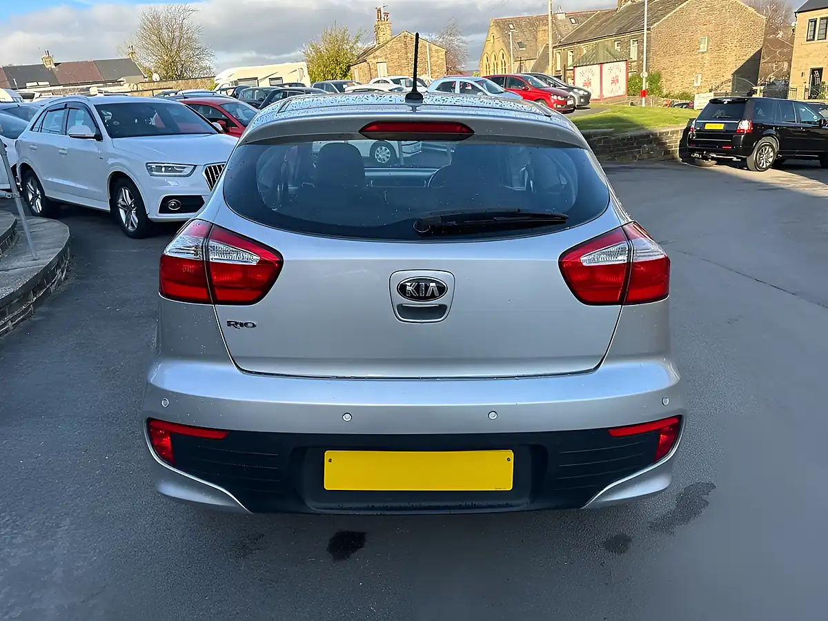 Used 2016 Kia Rio 2 Silver - Interior and Exterior details 7