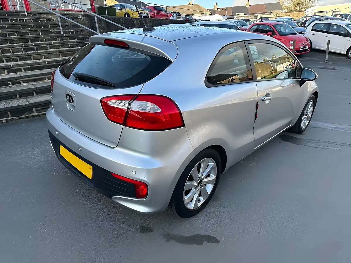 Used 2016 Kia Rio 2 Silver - Interior and Exterior details 8