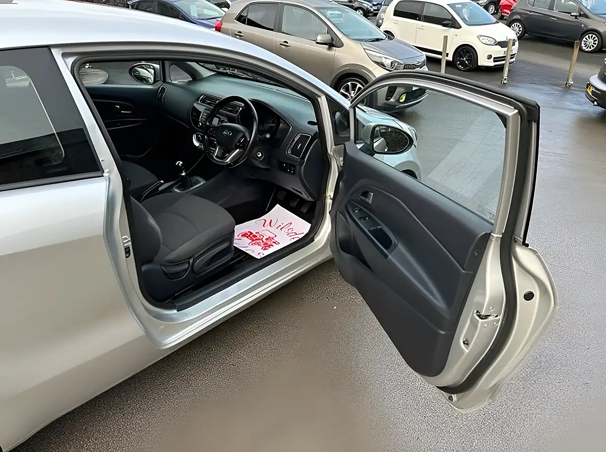 Used 2016 Kia Rio 2 Silver - Interior and Exterior details 9