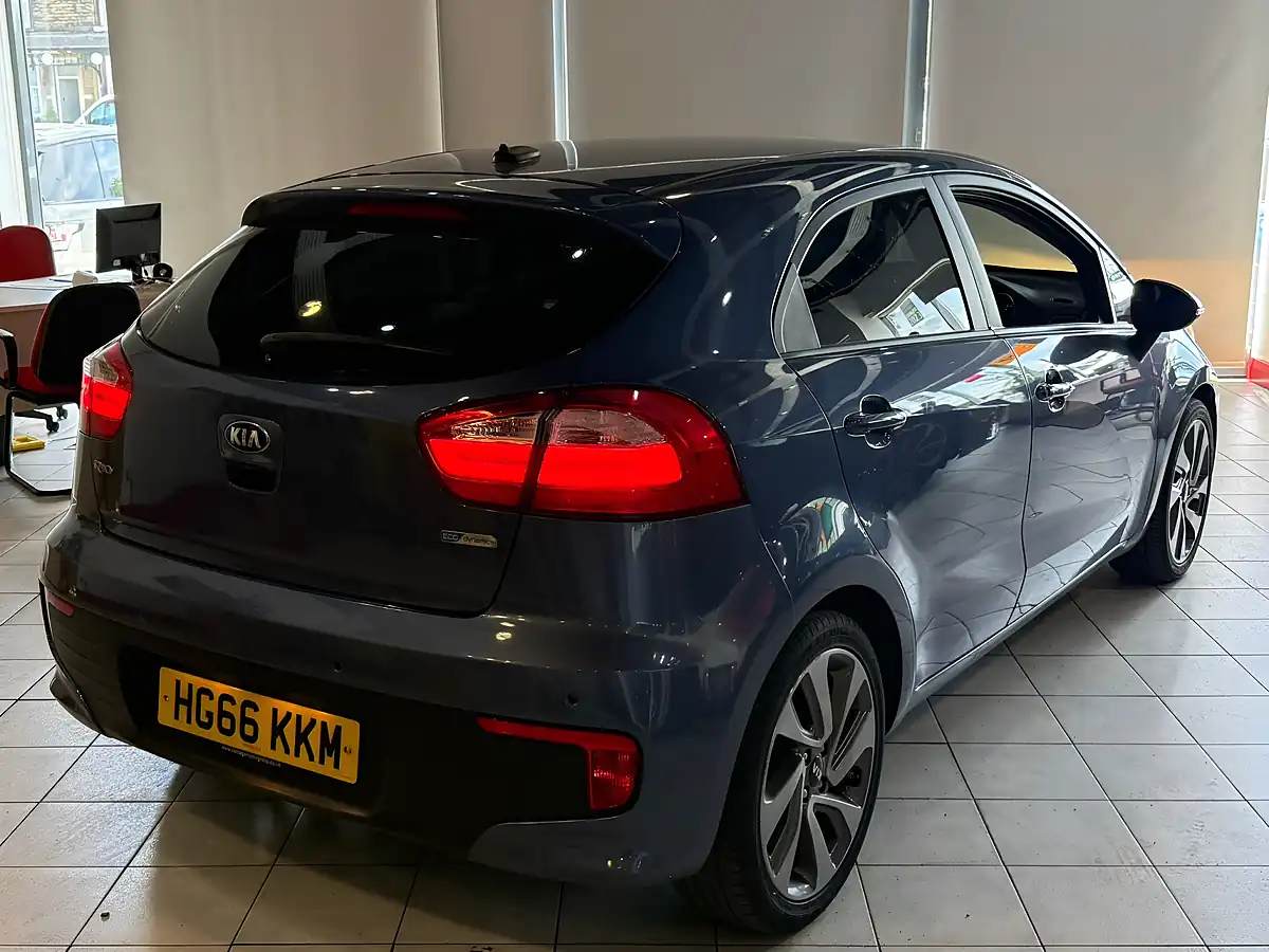Used 2016 Kia Rio 3 Blue - Interior and Exterior details 9