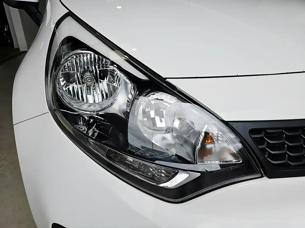 Used 2016 Kia Rio 3dr White - Interior and Exterior details 15