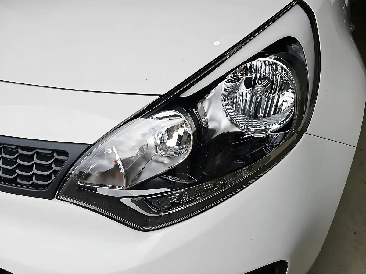 Used 2016 Kia Rio 3dr White - Interior and Exterior details 16