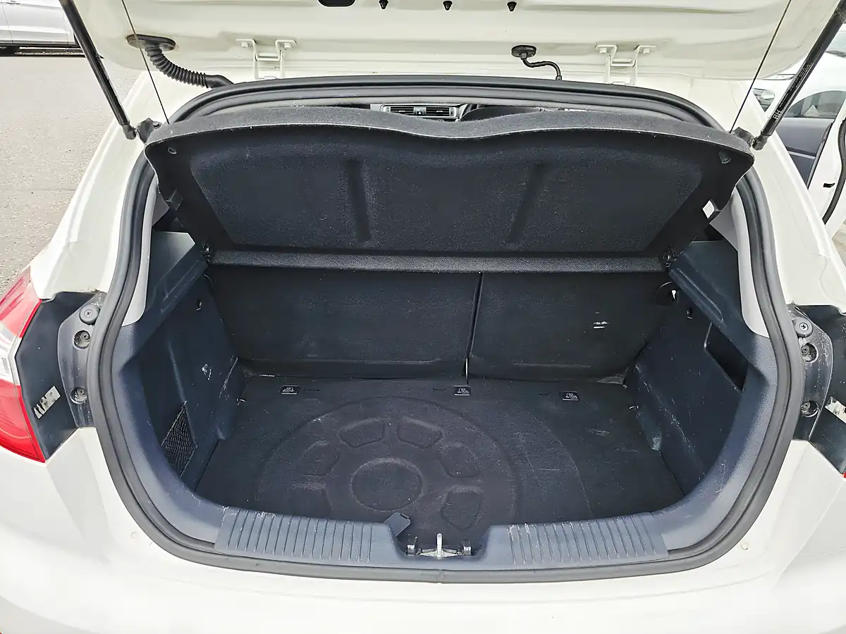 Used 2016 Kia Rio 3dr White - Interior and Exterior details 8