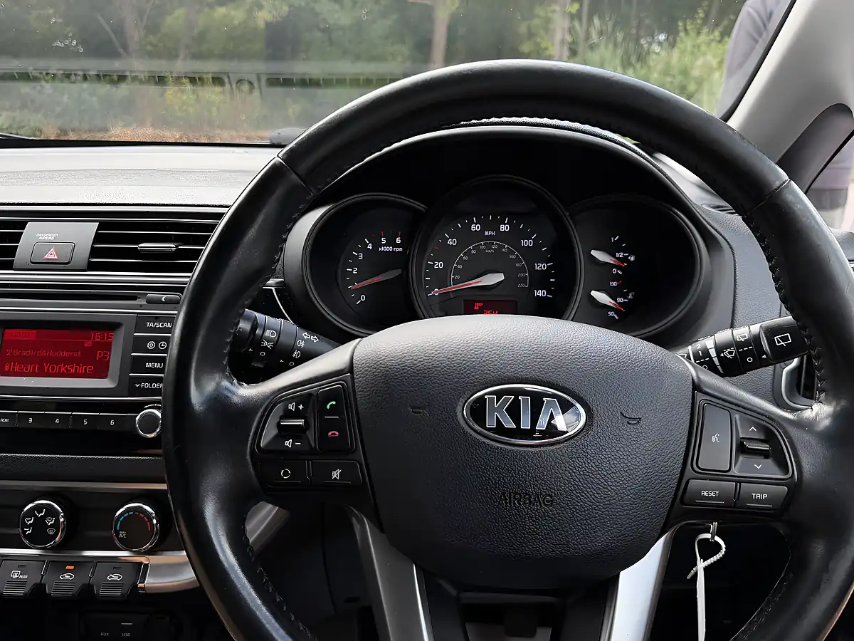 Used 2016 Kia Rio Ecodynamics 2 White - Interior and Exterior details 17