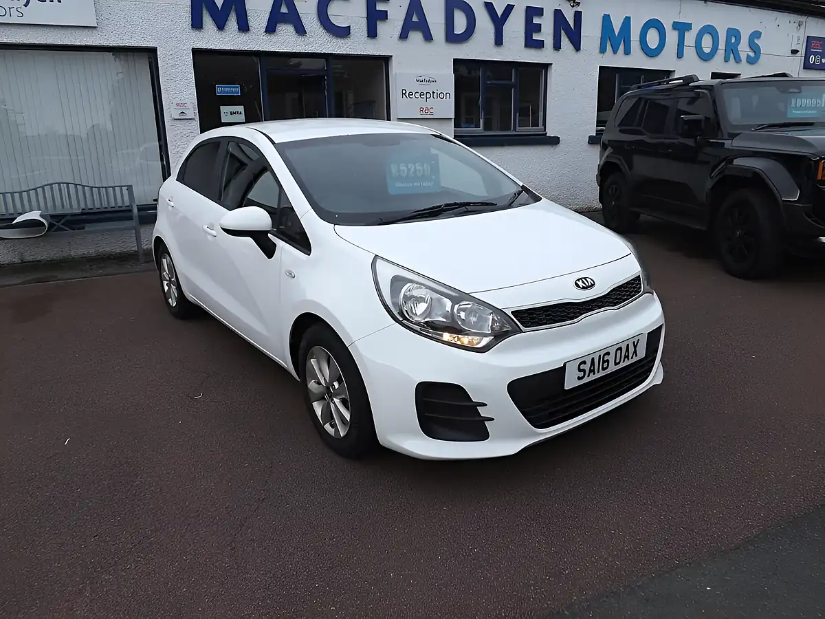 Used 2016 Kia Rio SR7 White - Front View