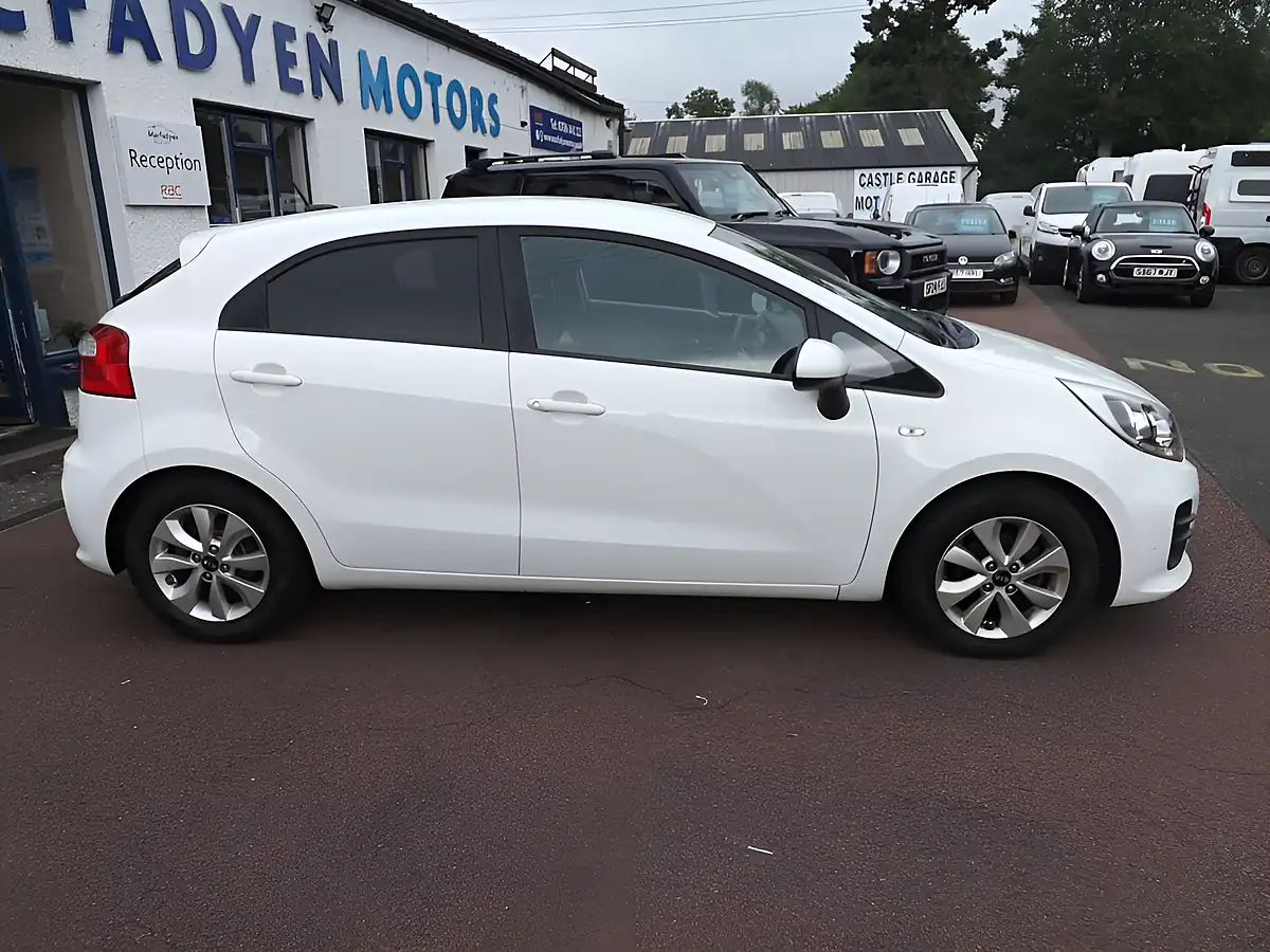 Used 2016 Kia Rio SR7 White - Interior and Exterior details 10