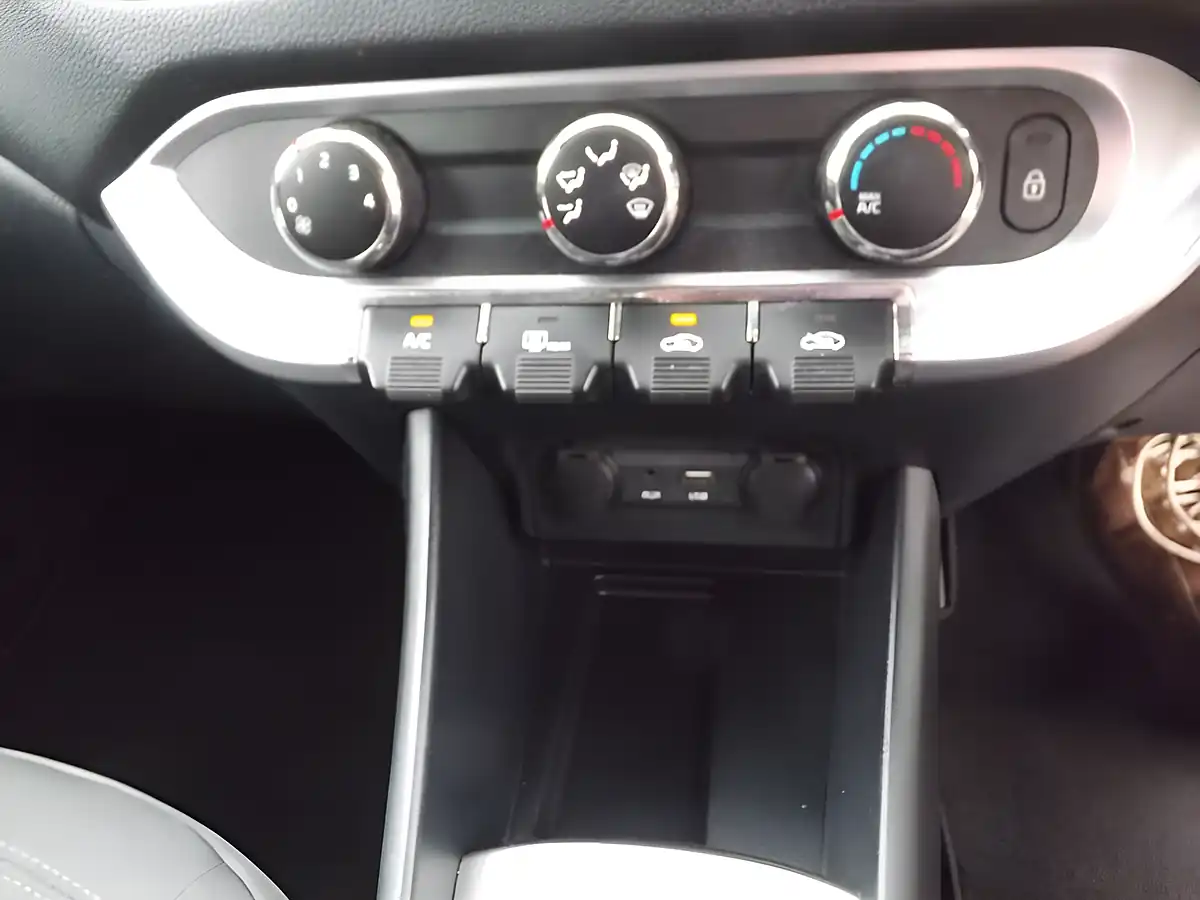 Used 2016 Kia Rio SR7 White - Interior and Exterior details 16
