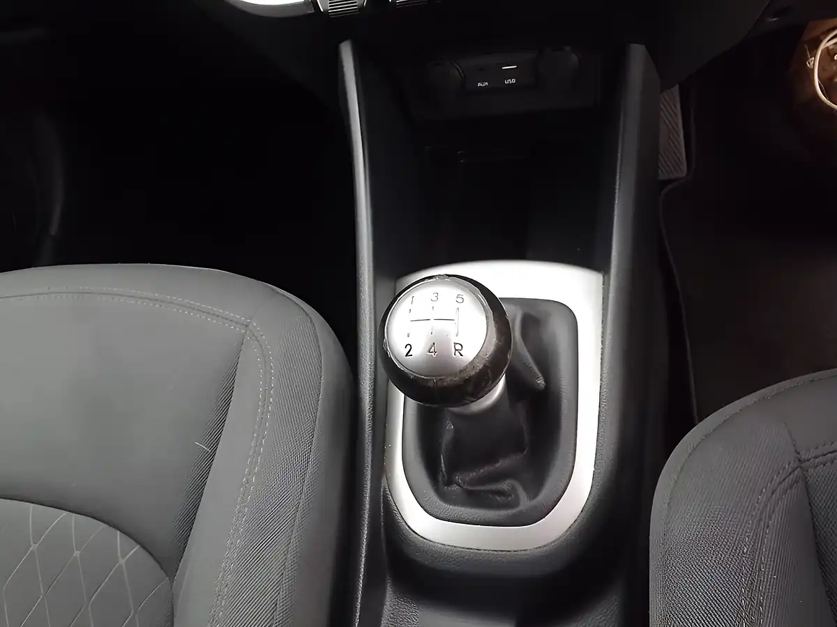 Used 2016 Kia Rio SR7 White - Interior and Exterior details 17