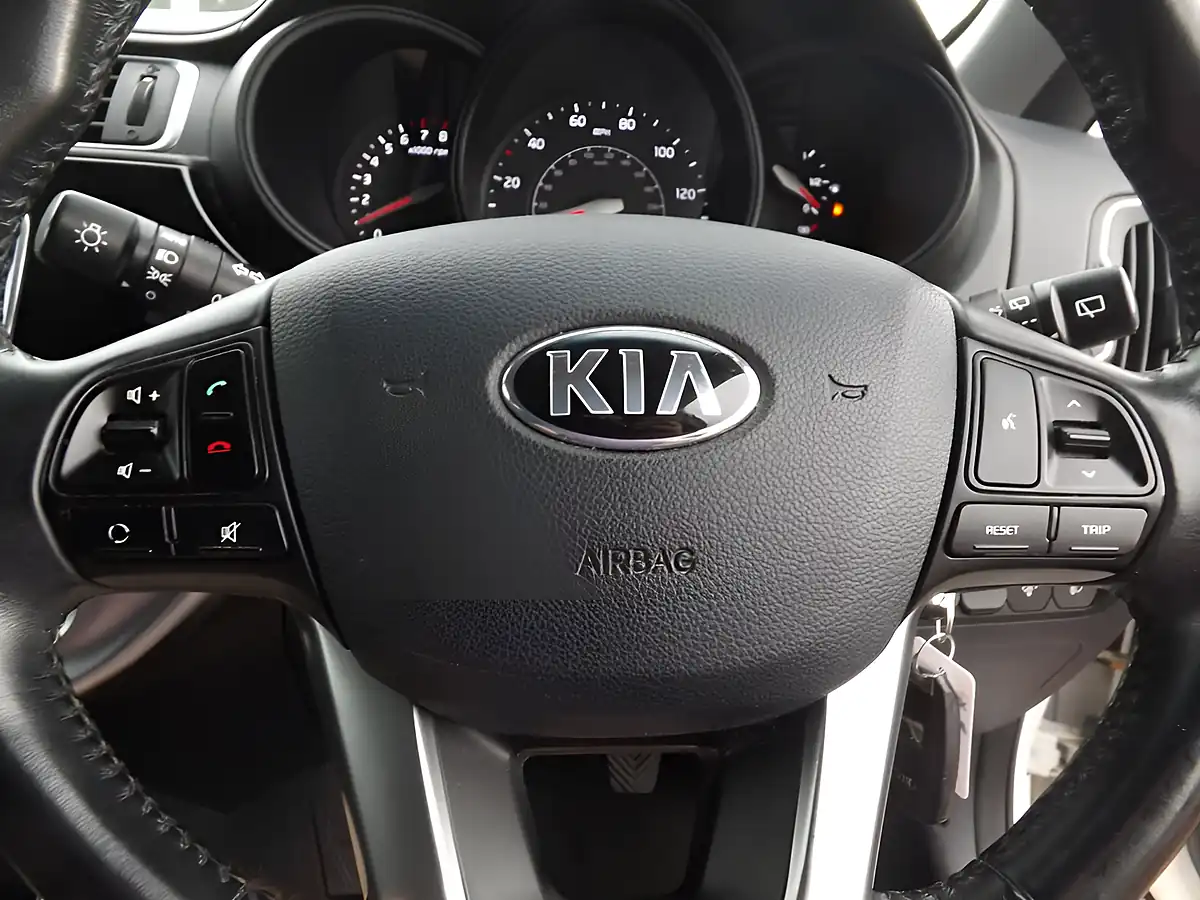 Used 2016 Kia Rio SR7 White - Interior and Exterior details 18