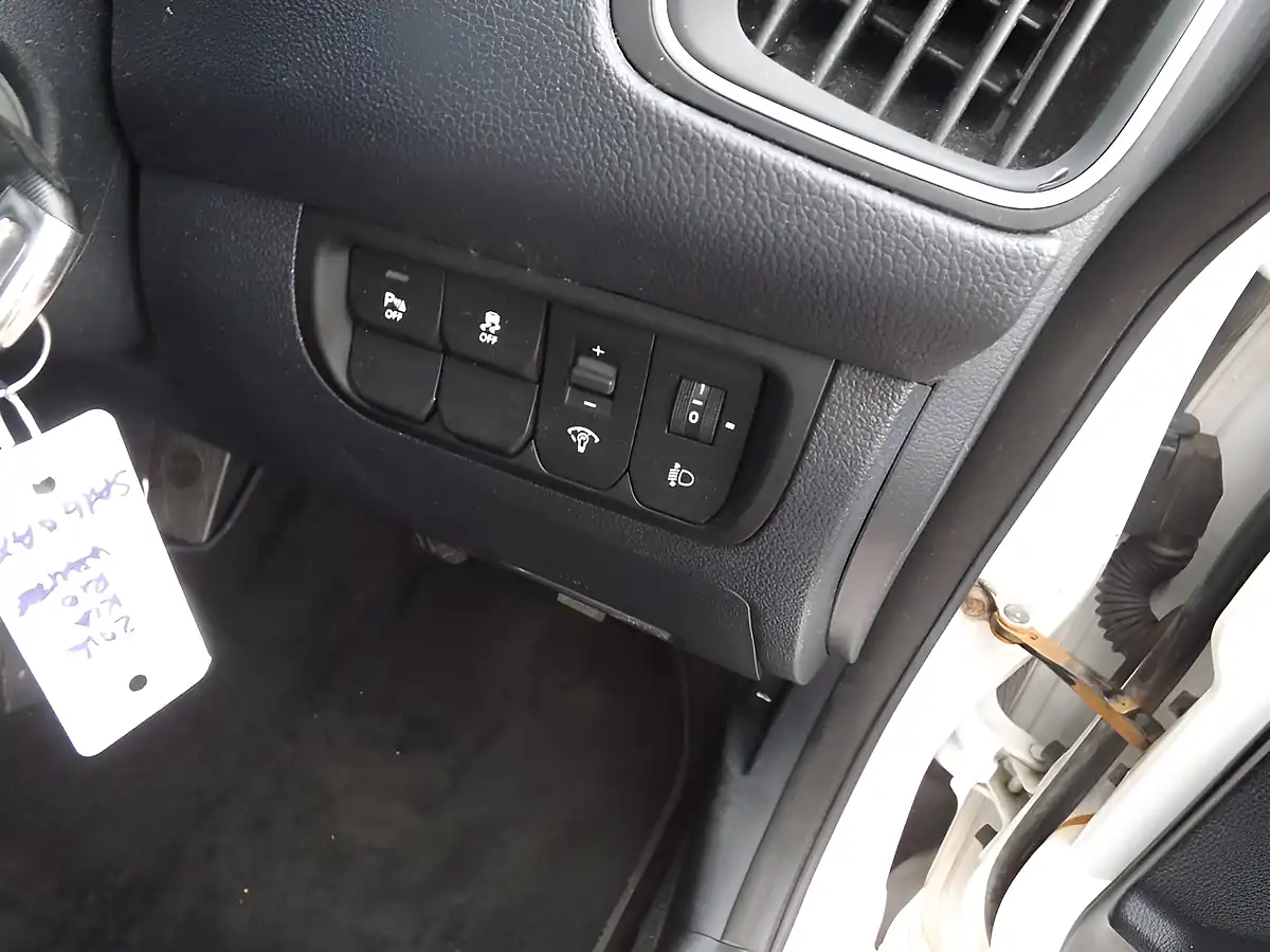 Used 2016 Kia Rio SR7 White - Interior and Exterior details 20