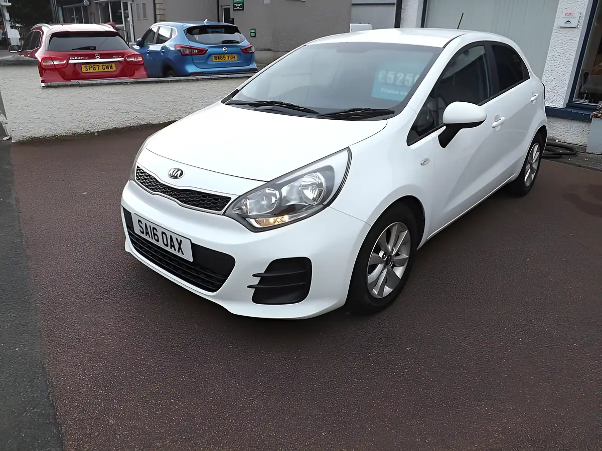 Used 2016 Kia Rio SR7 White - Interior and Exterior details 4
