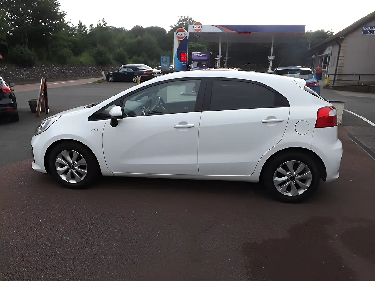 Used 2016 Kia Rio SR7 White - Interior and Exterior details 5